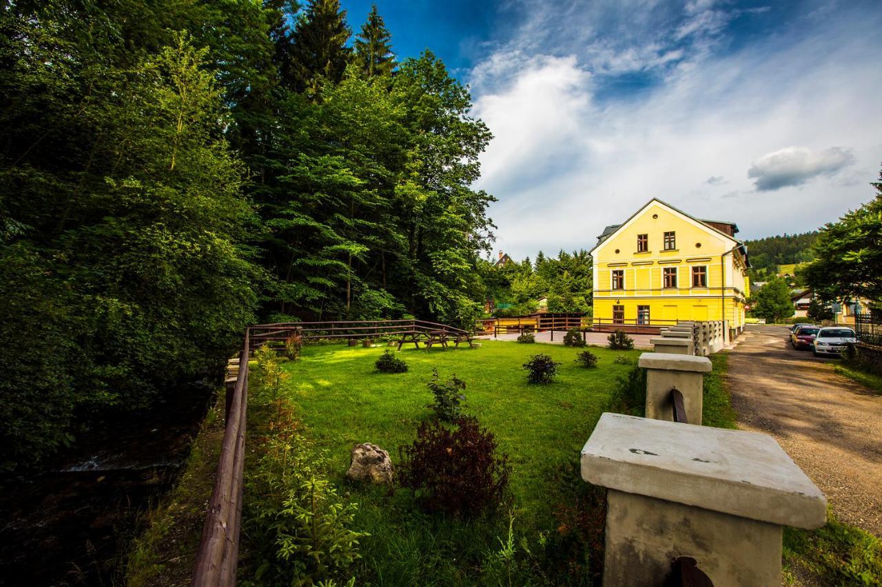 Yellow Street Apartment Rokytnice nad Jizerou Exterior photo